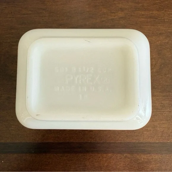 Vintage Pyrex 1.5 Cup Refrigerator Dish Amish Butterprint 501 No Lid - Picture 7 of 7